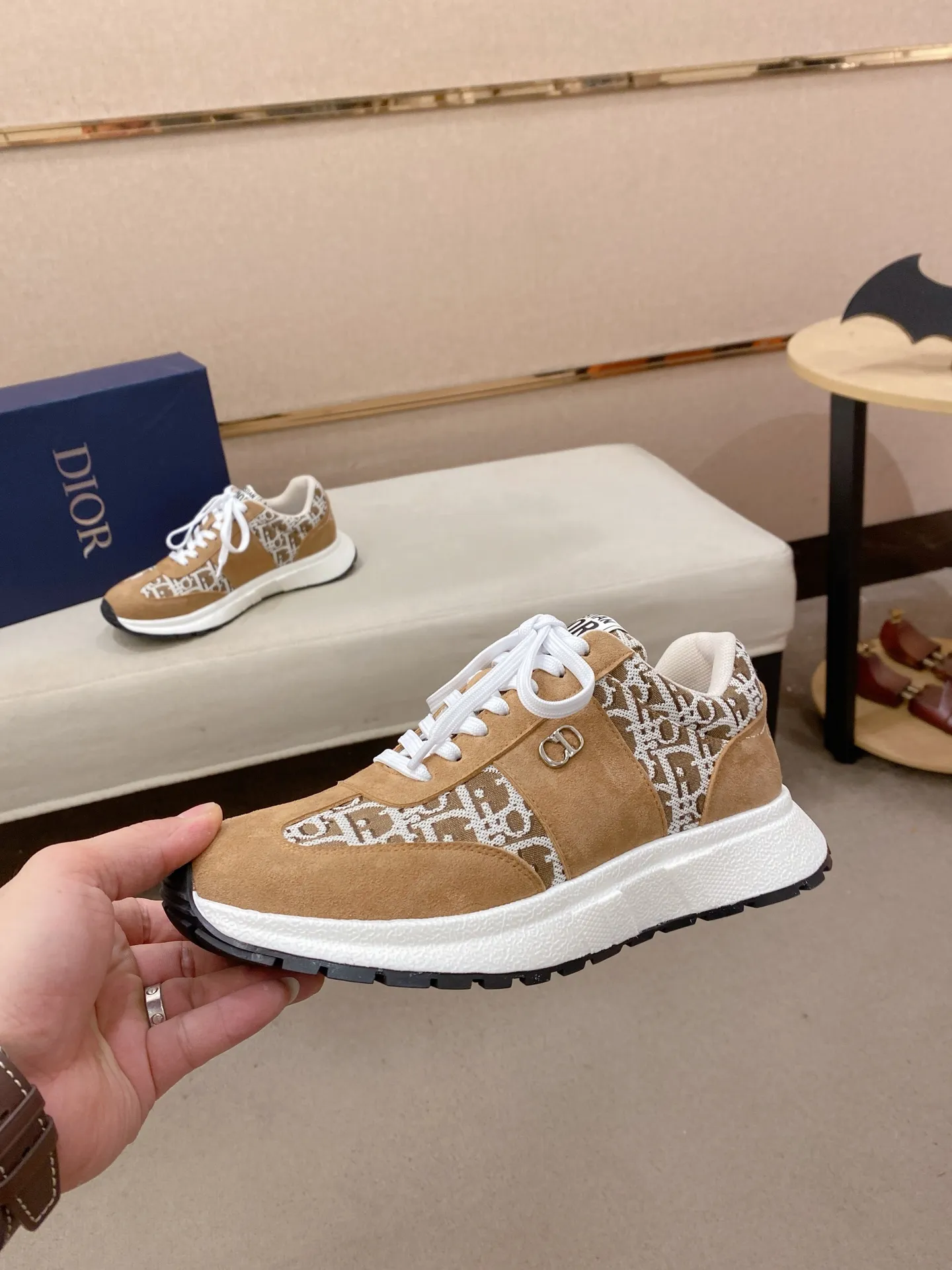 Men's shoes💰 462💰🇮🇹🇮🇹Dior d The new model is on sale at the same time at the counter. The upper 🇮🇹 is imported Italian first-layer cowhide, and the lining is fully imported sheepskin 💪💪. It is a complete 1⃣️ to 1⃣️ replica 🇮🇹💪💪, ⚠ Sole: The original sole is specially provided by the original factory. The exclusive movable molded sole is super comfortable. ⚠Original factory single goods, 🔍🔍high quality, you can enter and leave the counter at will, welcome to compare⚠. Code number: 38-44. Can be customized 45-46